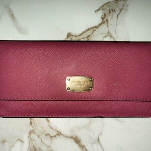 Michael Kors Pink Flap wallet 🩷💙